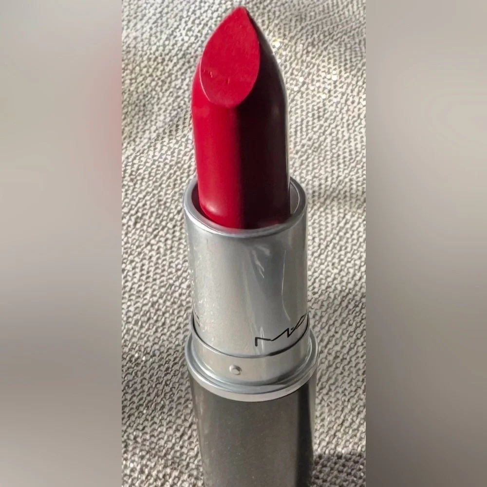 MAC “GLAM” Lipstick - Exclusive Release / ✨LIMITED EDITION✨ - Picture 3 of 8